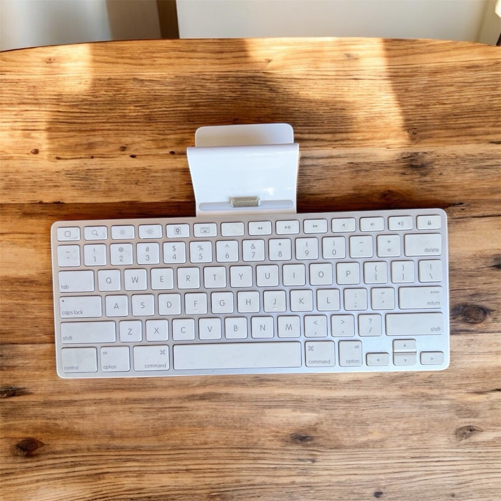Apple iPad Keyboard Dock A1359 30-Pin 1st, 2nd Generation iPad Accessory